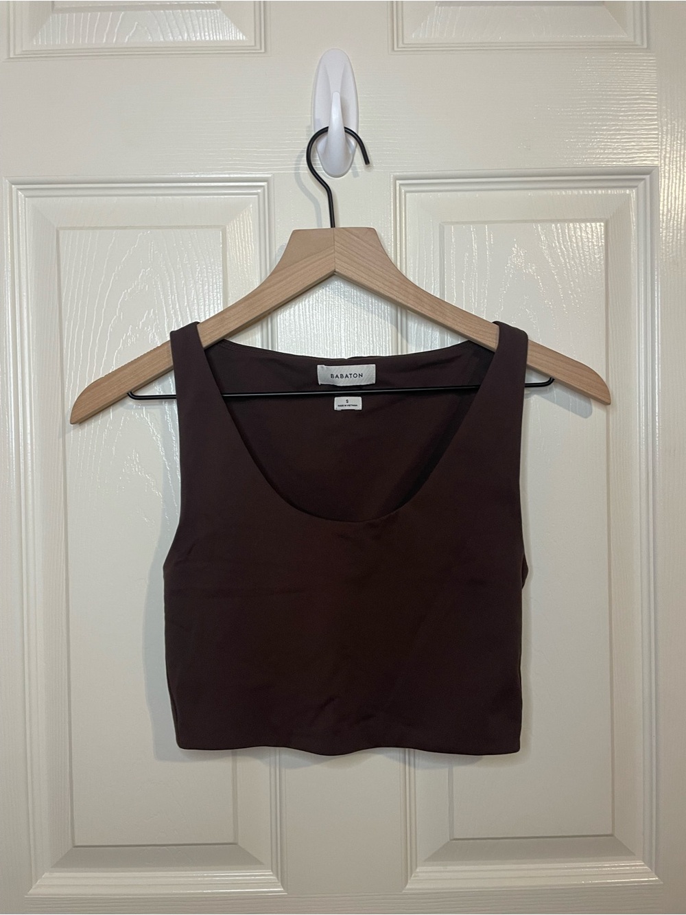 Babaton by Aritzia Scoop Neck Sleevless Crop Tank in Chocolate Brown Size Small